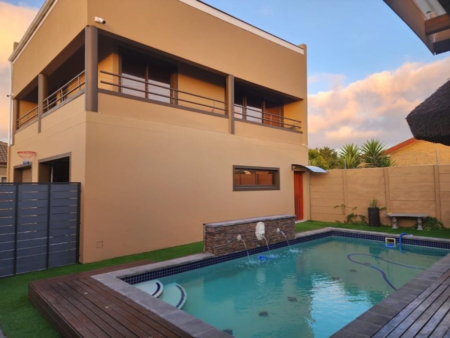 4 Bedroom Property for Sale in Jakarandas Western Cape